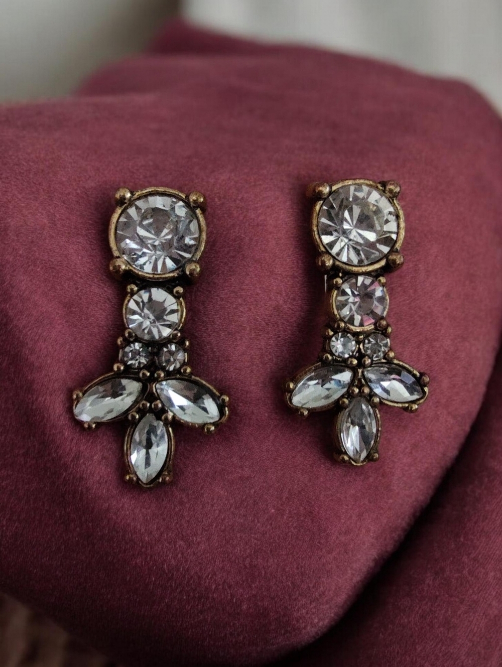 Vintage-Inspired Crystal Drop Earrings Gold Tone Rhinestone Statement Dangle